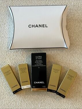 NEW CHANEL ULTRA LE TEINT FOUNDATION B30 + Free Samples